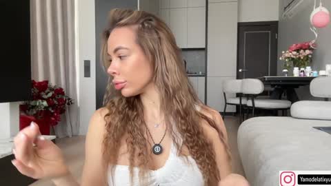 Snapshot of diffgirls chatting on 10.08.25 Tanya online show from 10.08.25