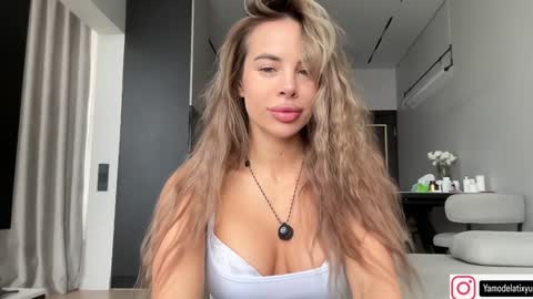 Snapshot of diffgirls chatting on 10.22.25 Tanya online show from 10.22.25