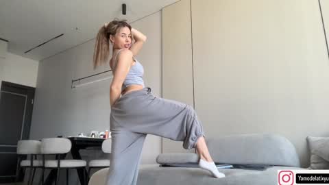 Snapshot of diffgirls chatting on 10.29.25 Tanya online show from 10.29.25