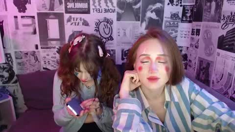 Hi im Alice 3 Im usualy online 03-10 or 17-21 UTC0 online show from 11.22.25