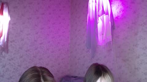 Hi im Alice 3 Im usualy online 03-10 or 17-21 UTC0 online show from 03.11.26