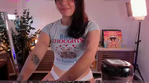 Snapshot of digitalkisses chatting on 06.13.26 Estef Ger online show from 06.13.26