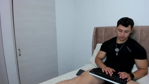 Snapshot of dilan_coy chatting on 10.17.25 Dilan Coy online show from 10.17.25