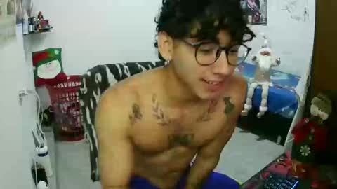 Snapshot of dillom420 chatting on 12.17.25 dillom420 online show from 12.17.25