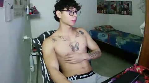 Snapshot of dillom420 chatting on 12.23.25 dillom420 online show from 12.23.25
