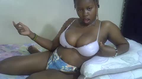 Snapshot of dime010 chatting on 01.25.25 dime online show from 01.25.25