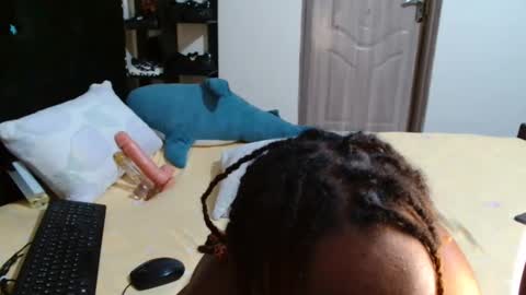 Snapshot of dime010 chatting on 10.05.25 dime online show from 10.05.25