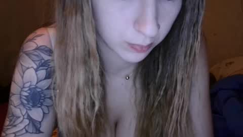 Snapshot of dimepiecexxx chatting on 03.12.25 Sofie online show from 03.12.25