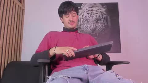 Snapshot of dimitrideluxe chatting on 10.10.25 Dimitri online show from 10.10.25