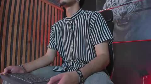 Snapshot of dimitrideluxe chatting on 11.08.25 Dimitri online show from 11.08.25