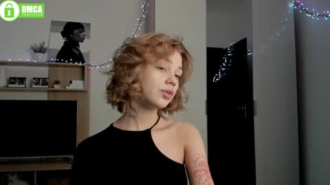 Snapshot of din_star chatting on 12.23.24 Dina online show from 12.23.24