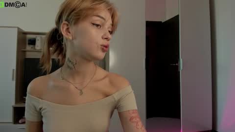 Snapshot of din_star chatting on 10.08.25 Dina online show from 10.08.25