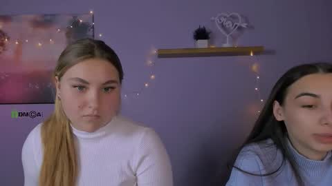 Snapshot of dina_bloom chatting on 12.17.25 dina_bloom online show from 12.17.25