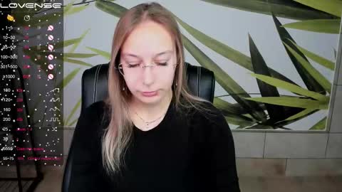 Snapshot of dina_sunshine chatting on 11.30.25 Dina online show from 11.30.25