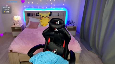 Snapshot of dinatwinkle chatting on 02.01.25 Dina online show from 02.01.25