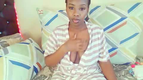 Snapshot of dinnydakrazx chatting on 10.23.25 dinnydakrazx online show from 10.23.25