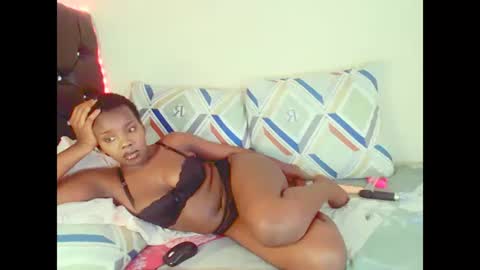 Snapshot of dinnydakrazx chatting on 11.14.25 dinnydakrazx online show from 11.14.25