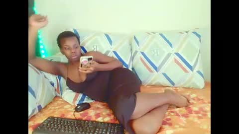 Snapshot of dinnydakrazx chatting on 11.19.25 dinnydakrazx online show from 11.19.25