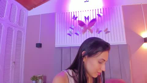 Snapshot of diosa_cristal chatting on 02.11.25 Cristal online show from 02.11.25