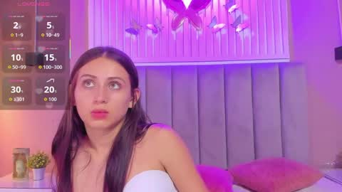 Snapshot of diosa_cristal chatting on 09.28.25 Cristal online show from 09.28.25