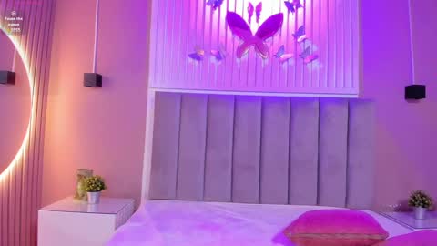 Snapshot of diosa_cristal chatting on 09.30.25 Cristal online show from 09.30.25