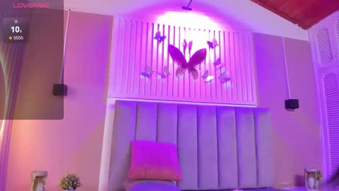 Snapshot of diosa_cristal chatting on 11.29.25 Cristal online show from 11.29.25