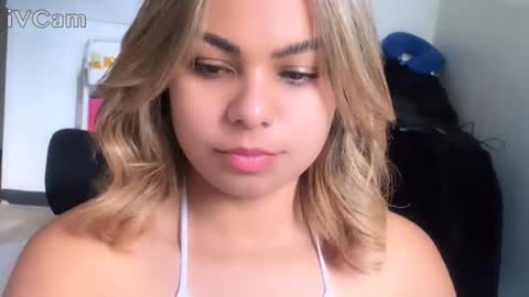 Snapshot of diosadeluniverso_ chatting on 10.25.25 diosadeluniverso_ online show from 10.25.25