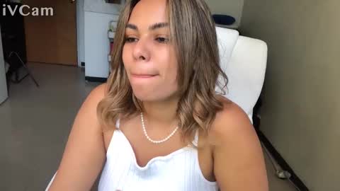 Snapshot of diosadeluniverso_ chatting on 10.29.25 diosadeluniverso_ online show from 10.29.25