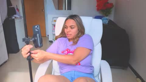 Snapshot of diosadeluniverso_ chatting on 12.18.25 diosadeluniverso_ online show from 12.18.25