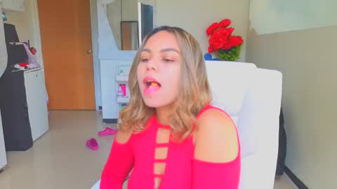 Snapshot of diosadeluniverso_ chatting on 12.21.25 diosadeluniverso_ online show from 12.21.25