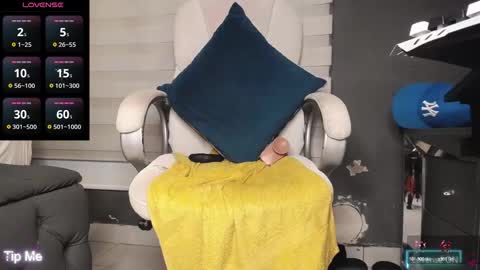 Snapshot of dirty_27cms chatting on 11.23.25 dirty_27cms online show from 11.23.25