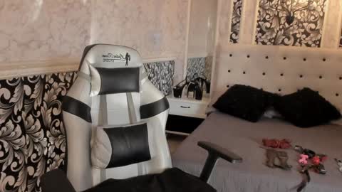 Violet online show from 01.20.25