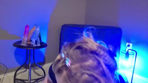 Daisy Wylde online show from 03.04.25