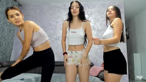 Snapshot of dirtygirls99 chatting on 09.14.25 Gyna Josie online show from 09.14.25