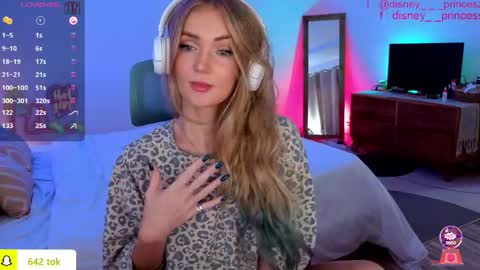 Snapshot of disney__princess chatting on 05.09.26 JASMINE online show from 05.09.26