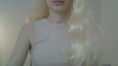 Snapshot of ditamilton chatting on 02.12.26 DitaMilton online show from 02.12.26