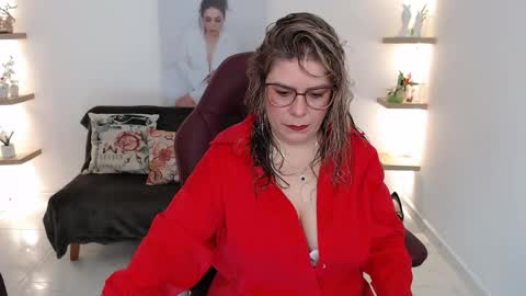 Snapshot of diva_milf chatting on 04.20.26 Diva online show from 04.20.26