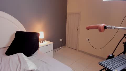 Snapshot of divine_sin chatting on 01.31.25 divine_sin online show from 01.31.25