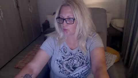 Snapshot of divineblond chatting on 05.25.26 Alexxa online show from 05.25.26