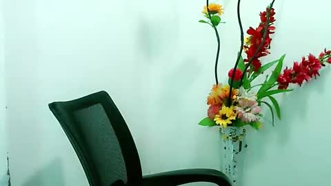     Divine Grace Close To Your Hear online show from 12.16.24