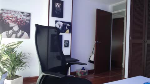 Snapshot of divineisis chatting on 02.11.26 Hera online show from 02.11.26