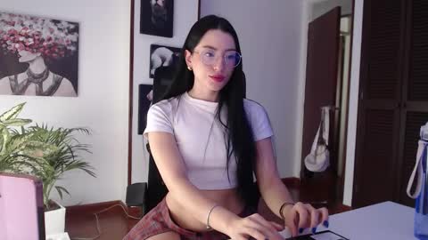 Snapshot of divineisis chatting on 02.16.26 Hera online show from 02.16.26