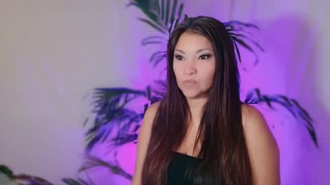 DivineLynn online show from 05.04.26