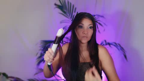 DivineLynn online show from 05.06.26