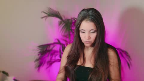 DivineLynn online show from 05.15.26