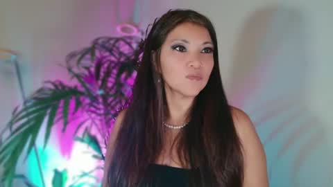 DivineLynn online show from 07.12.26