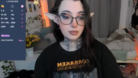 dixipixi_ online show from 09.21.25