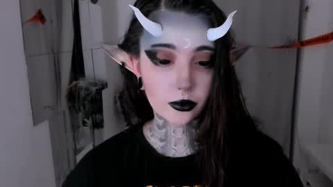 dixipixi_ online show from 10.26.25