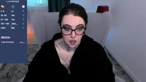 Snapshot of dixipixi_ chatting on 06.13.26 dixipixi_ online show from 06.13.26