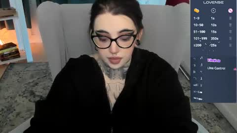 Snapshot of dixipixi_ chatting on 06.14.26 dixipixi_ online show from 06.14.26